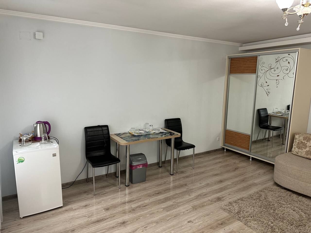 suite | desk, soundproofing, free wifi, bed sheets