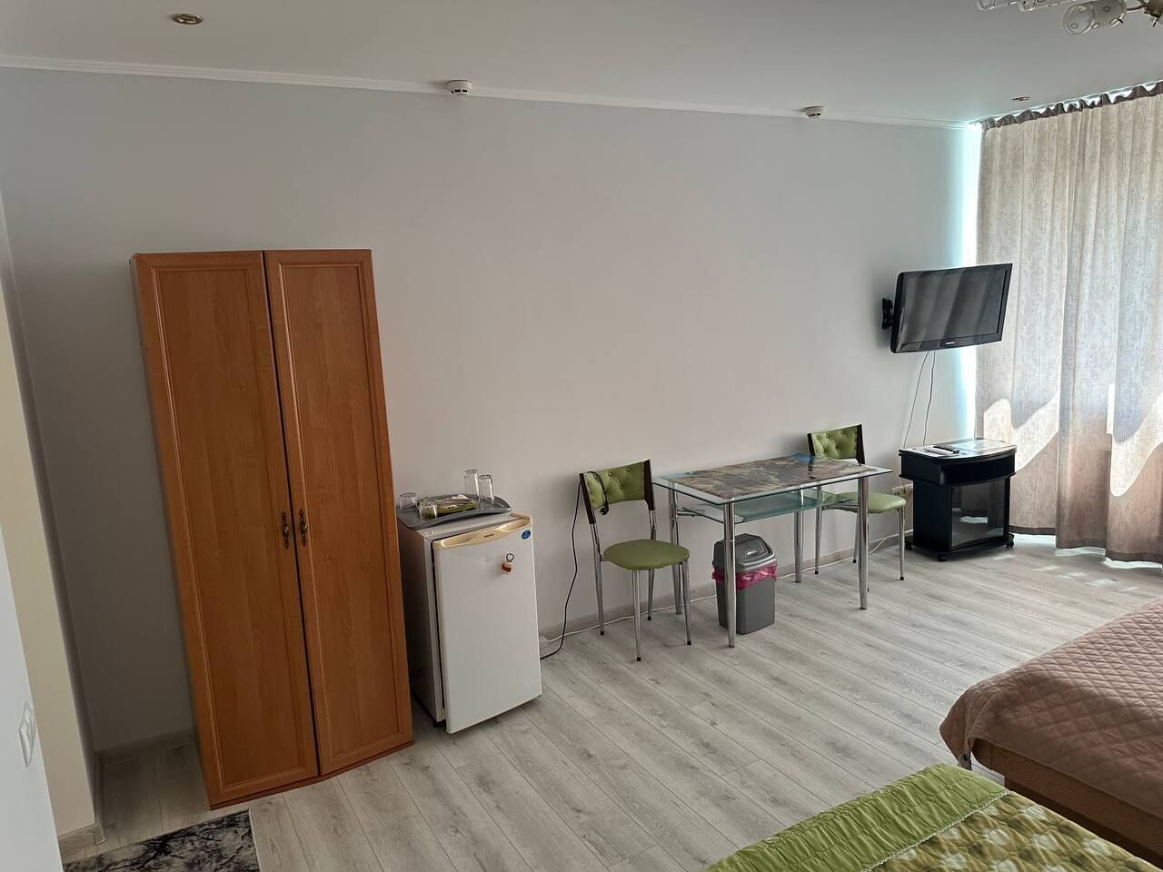 standard triple room | desk, soundproofing, free wifi, bed sheets