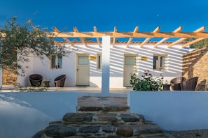 Habitació superior, 1 llit de matrimoni gran, frigorífic i microones | Terrassa o pati