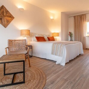 Premium Room | 1 bedroom, minibar, blackout curtains, soundproofing