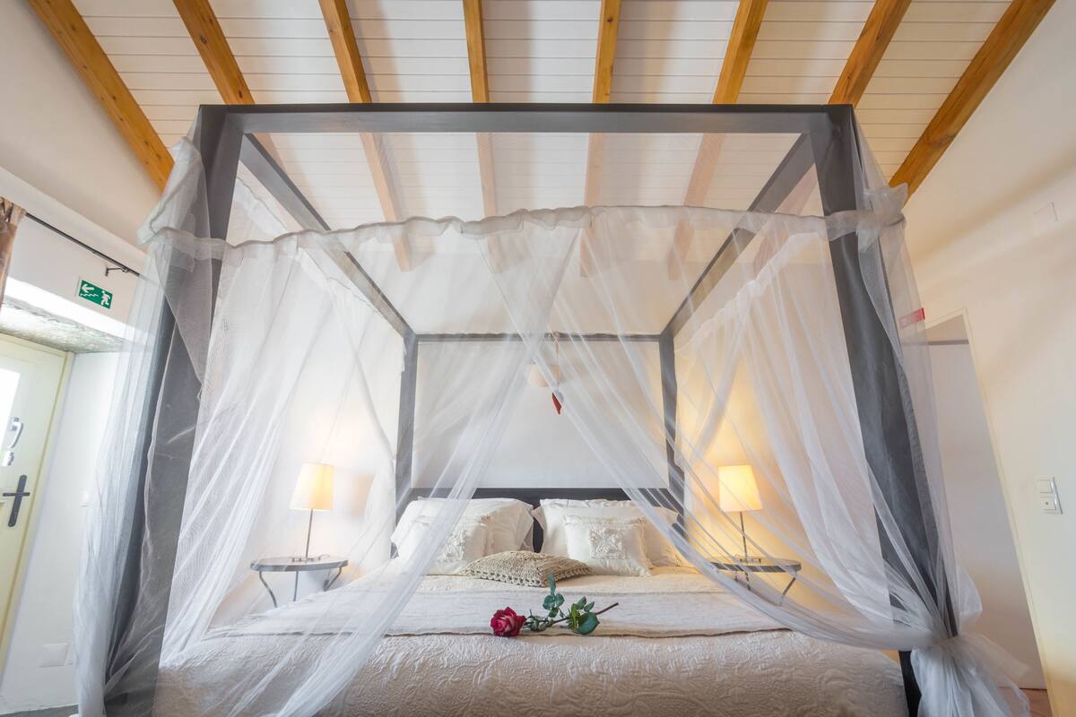 Junior Suite, Terrace (Cromeleque) | Minibar, blackout curtains, soundproofing, free WiFi