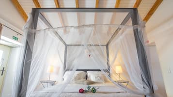 Junior Suite, Terrace (Cromeleque) | Minibar, blackout curtains, soundproofing, free WiFi
