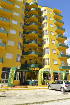 Front of property - Apartamentos Lindomar (Silves)