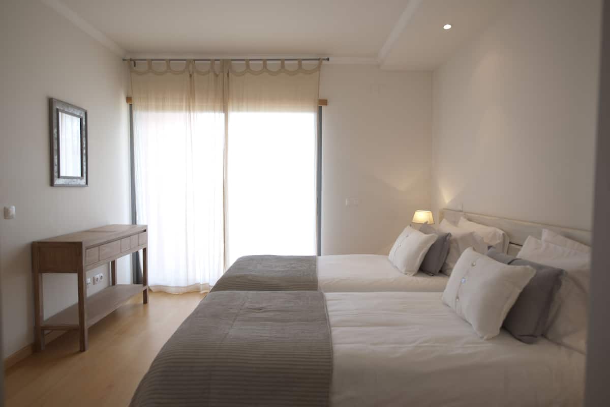Apartment, 1 Bedroom | Iron/ironing board, cribs (surcharge), WiFi (free)
