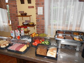 El desayuno cuesta 150 UAH por persona