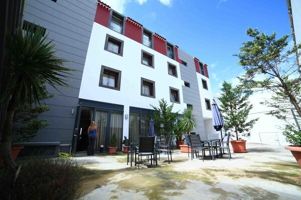 الإطلالة من المنشأة