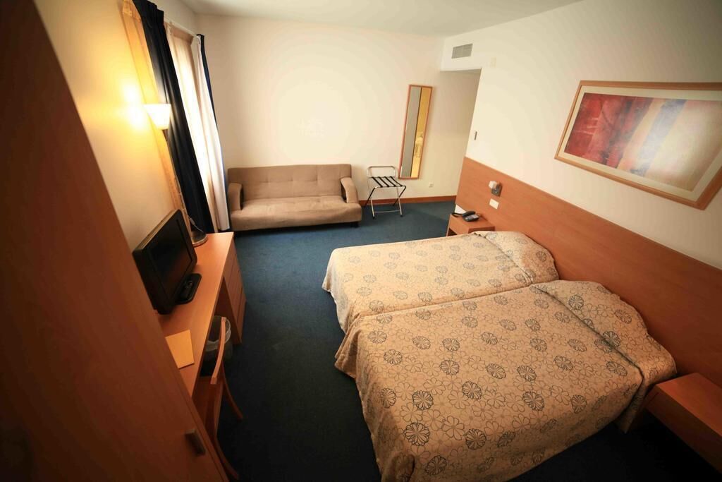 in-room safe, internet, wheelchair access