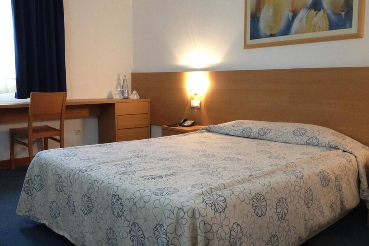 in-room safe, internet, wheelchair access