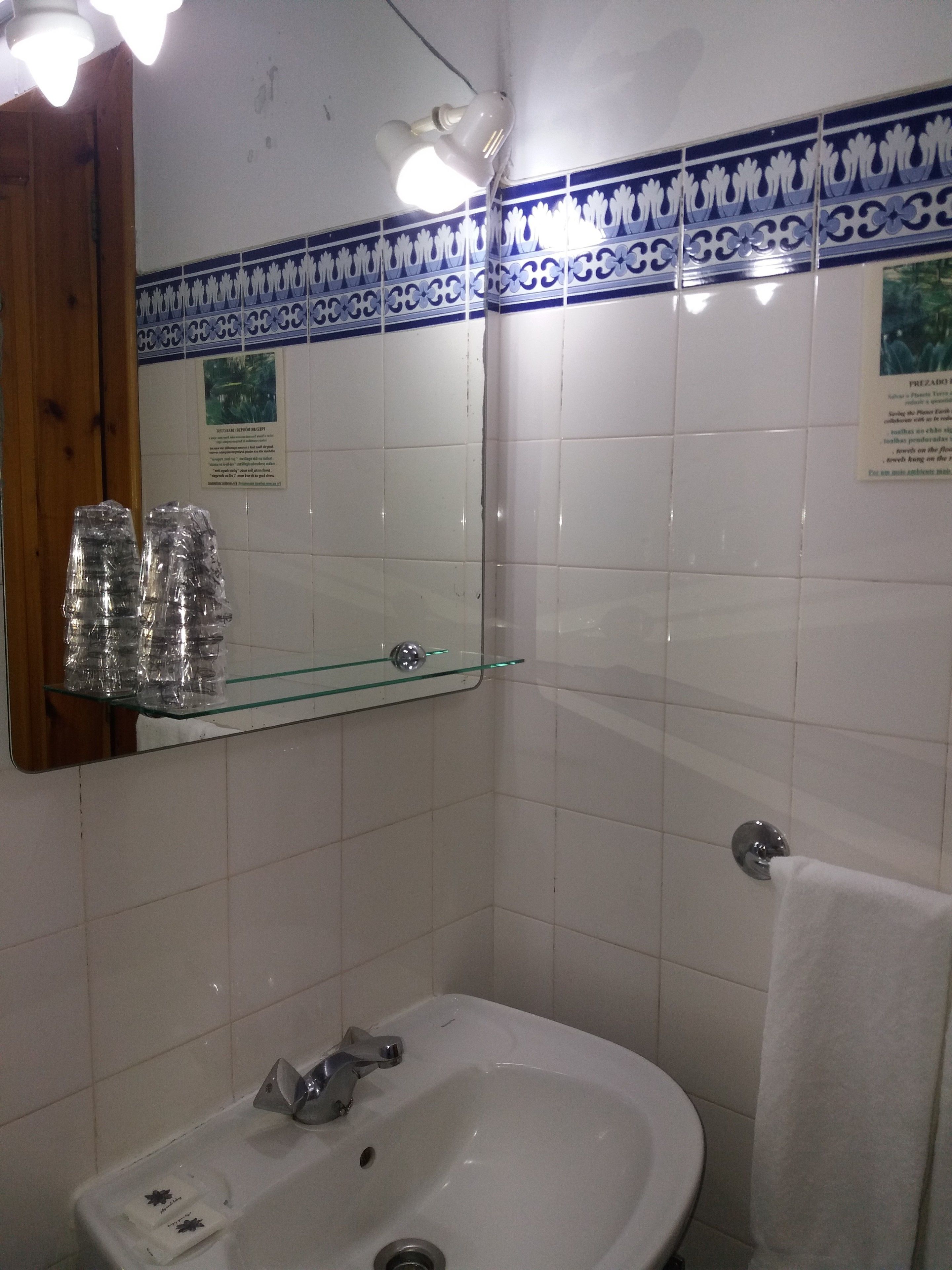 triple room | bathroom | towels