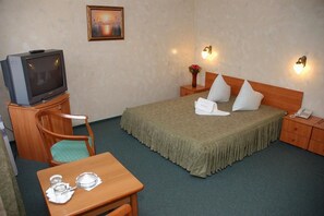In-room safe, desk, iron/ironing board, free WiFi