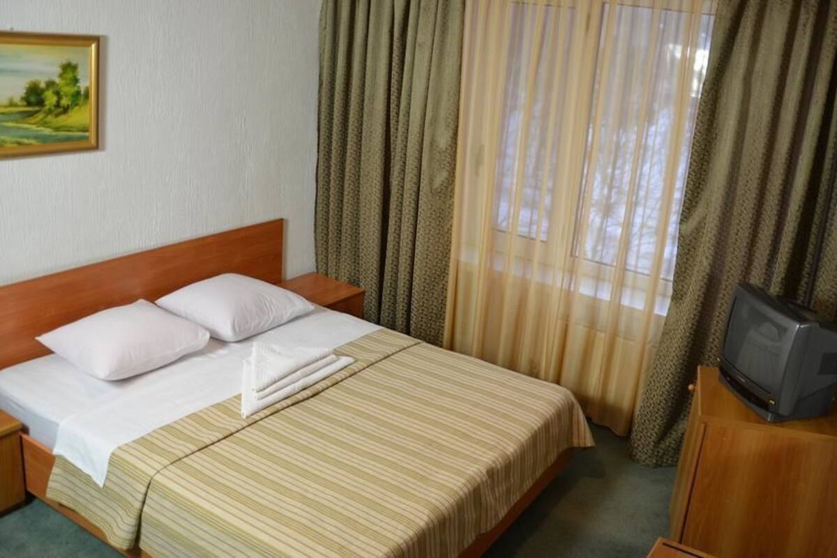 In-room safe, desk, iron/ironing board, free WiFi