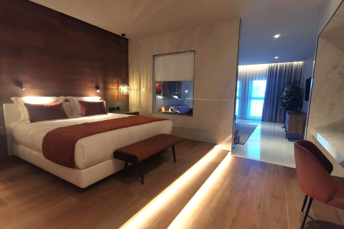 premium double room | 1 bedroom, minibar, in-room safe, blackout curtains