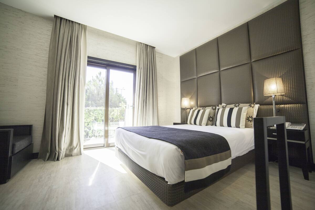 standard double or twin room | 1 bedroom, minibar, in-room safe, blackout curtains