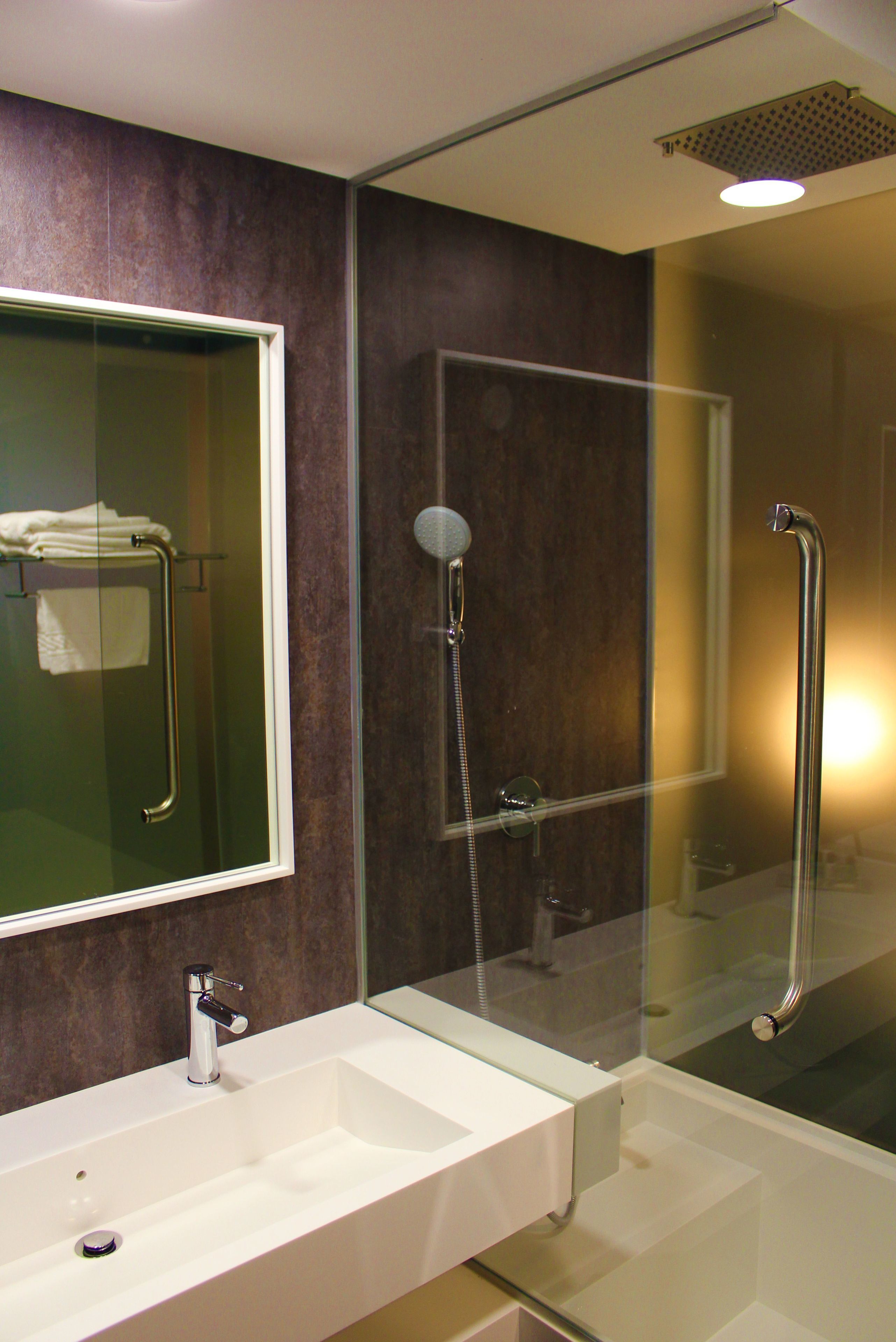 deluxe double room | bathroom | free toiletries, hair dryer, bathrobes, bidet