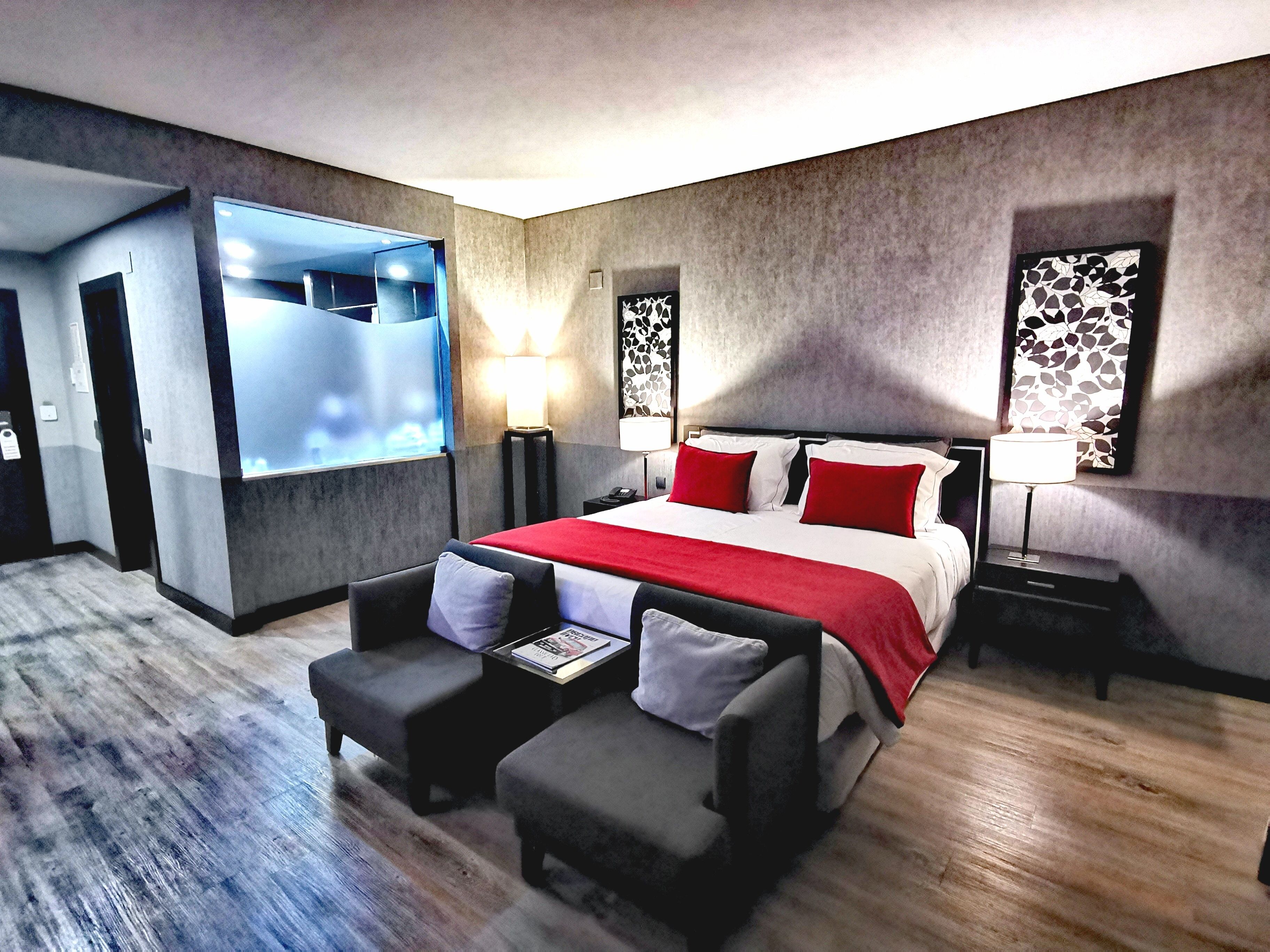 deluxe double room | 1 bedroom, minibar, in-room safe, blackout curtains