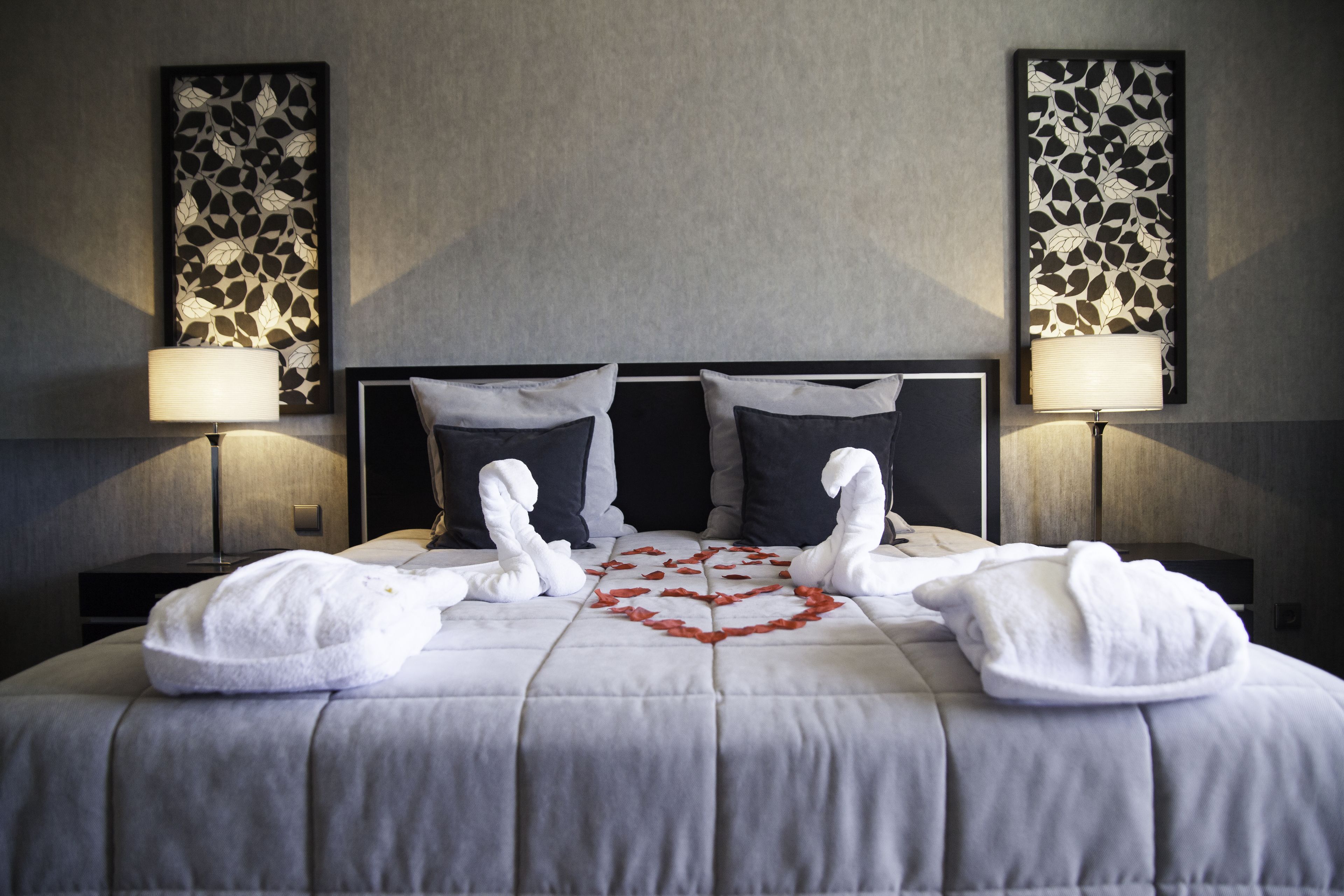 deluxe double room | 1 bedroom, minibar, in-room safe, blackout curtains