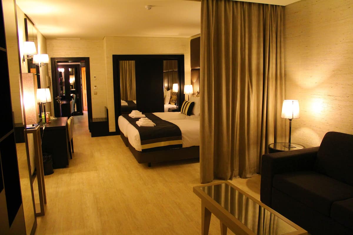 Suite Superior | Minibar, brankas, tirai kedap cahaya, dan Wi-Fi gratis