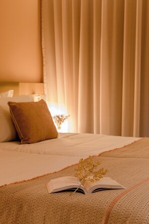 Bureau, espace de travail pour ordinateur portable