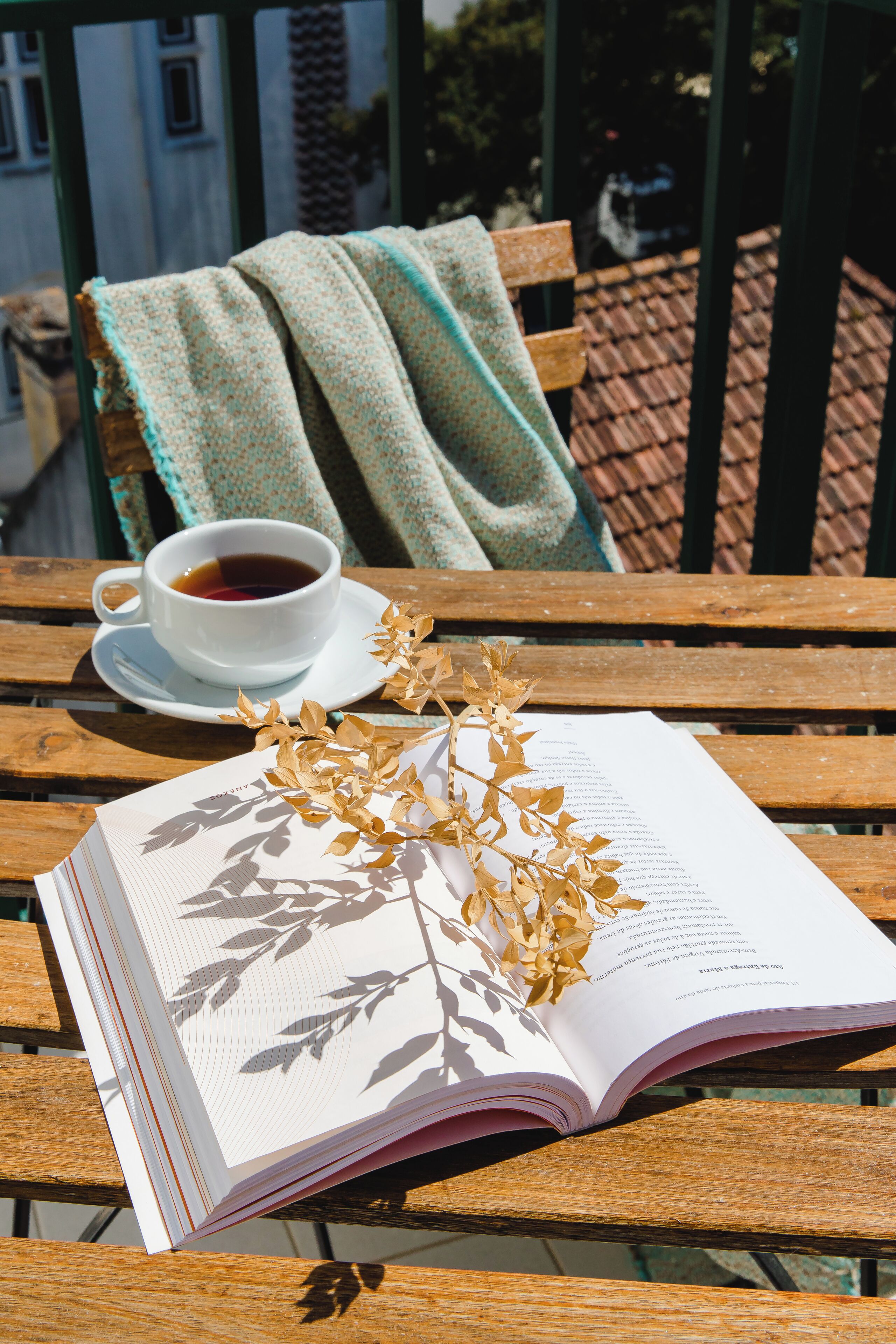 1 bedroom, desk, laptop workspace, soundproofing