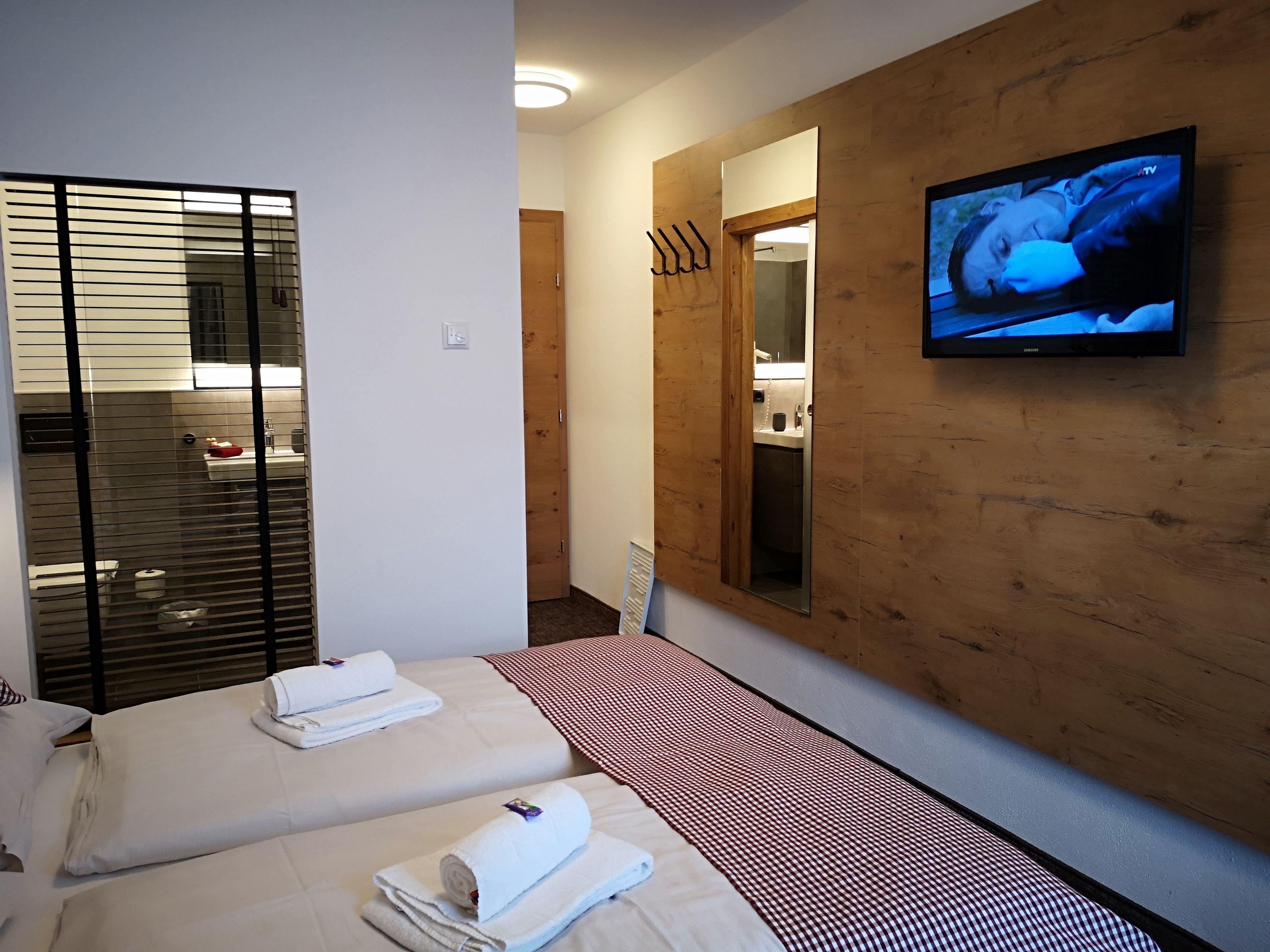 Standard-Doppelzimmer, Balkon | Allergikerbettwaren, Schreibtisch, kostenloses WLAN, Bettwäsche