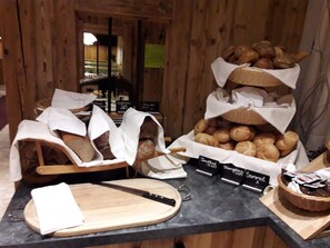 Dagelijks ontbijtbuffet (EUR 15 per persoon)