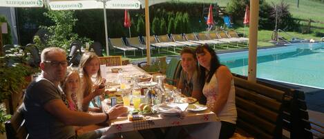 Breakfast and dinner served, Regional cuisine