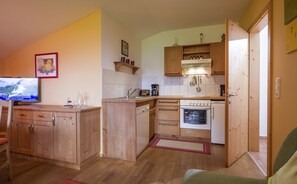 Fridge, stovetop, coffee/tea maker, electric kettle