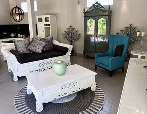 Villa Exécutive, 2 chambres, piscine privée, vue piscine | Coin séjour