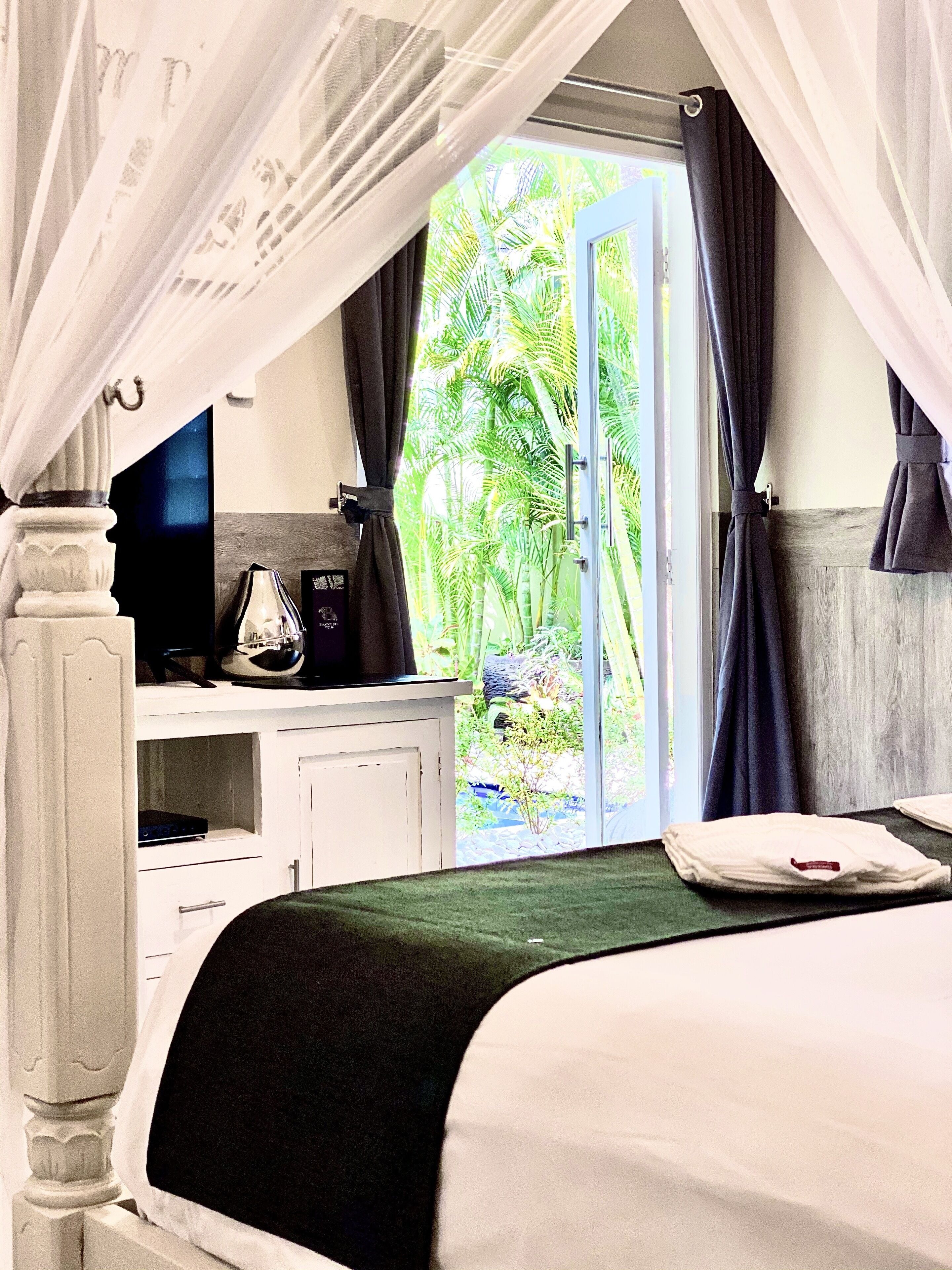 Premium bedding, down comforters, pillowtop beds, in-room safe