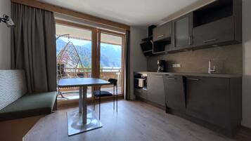 Apartment, Balcony | Private kitchen