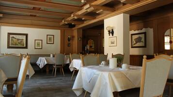 Tägliches Frühstücksbuffet gegen Gebühr