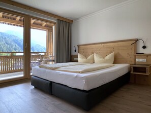 Apartment, Balcony | Hypo-allergenic bedding, in-room safe, individually decorated - Glück auf (Mayrhofen)
