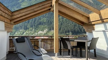 Deluxe Apartment | Terrace/patio