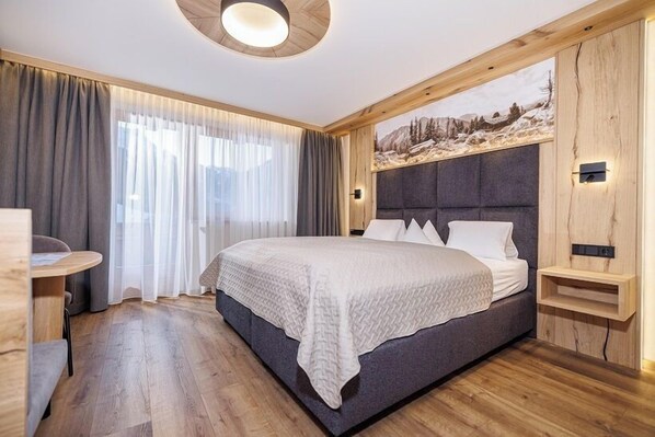 Habitación doble (B) | Ropa de cama hipoalergénica y caja de seguridad en la habitación