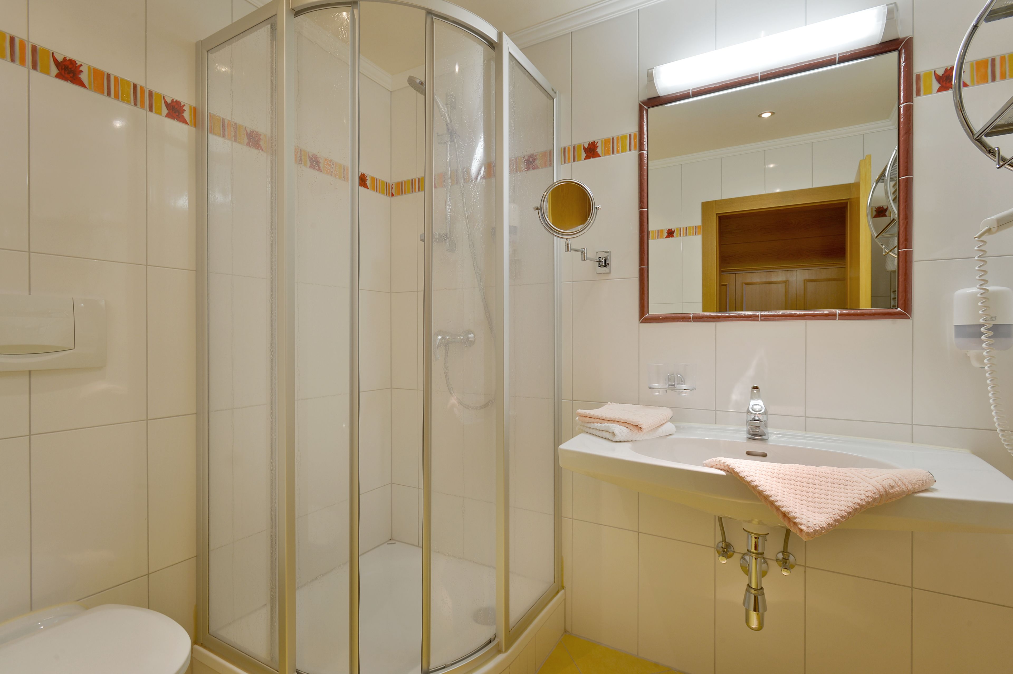 hypo-allergenic bedding, in-room safe, desk, laptop workspace