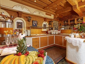 Bao gồm bữa sáng buffet hàng ngày 