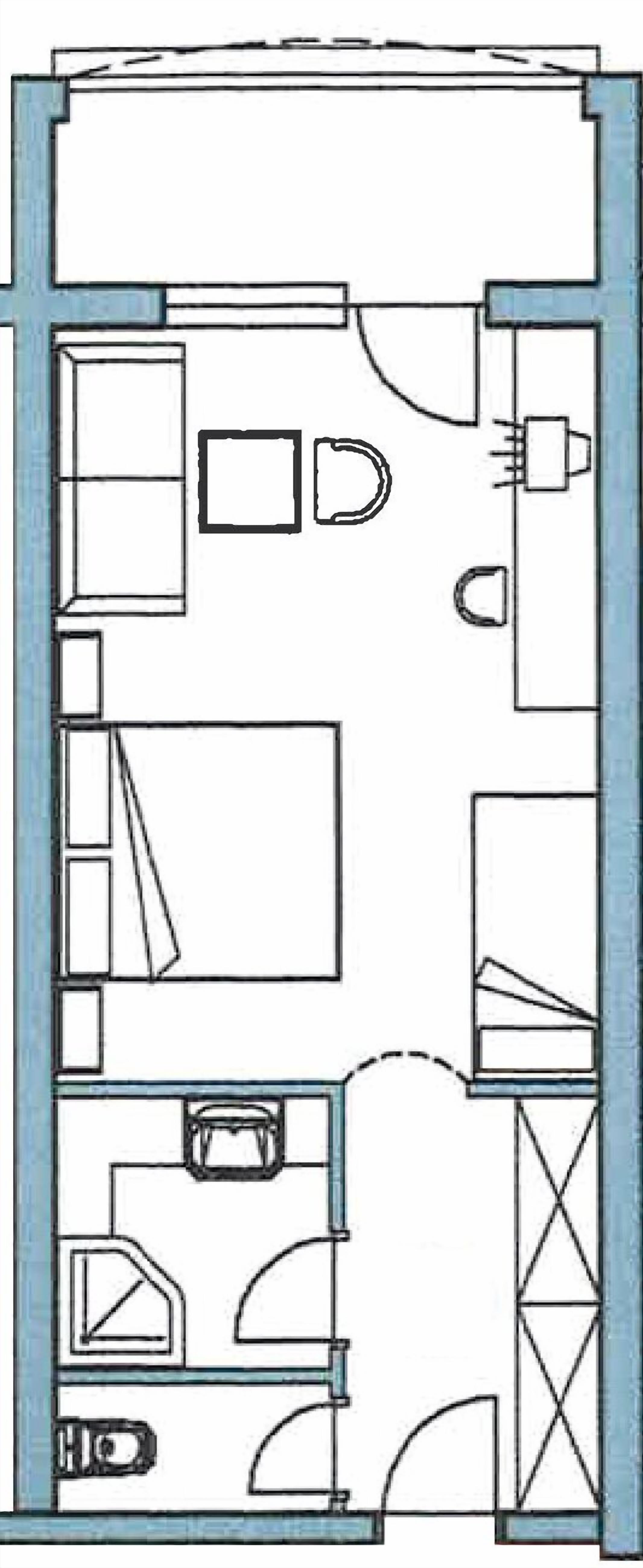 triple room (a) | hypo-allergenic bedding, in-room safe, desk, laptop workspace