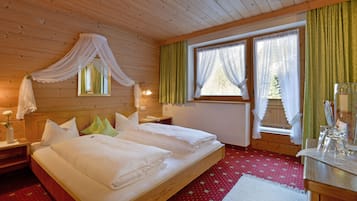 Habitación doble (B) | Ropa de cama hipoalergénica, caja fuerte, escritorio