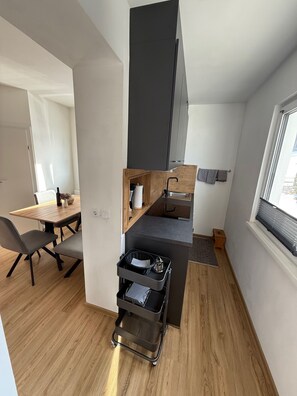 One-Bedroom Apartment Hochwurzen | Private kitchen | Full-size fridge, oven, stovetop, dishwasher - Haus Alpina (Schladming)
