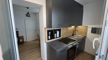 One-Bedroom Apartment Hochwurzen | Private kitchenette | Full-sized fridge, oven, stovetop, dishwasher