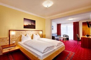 Caja de seguridad en la habitación, escritorio y cortinas blackout 