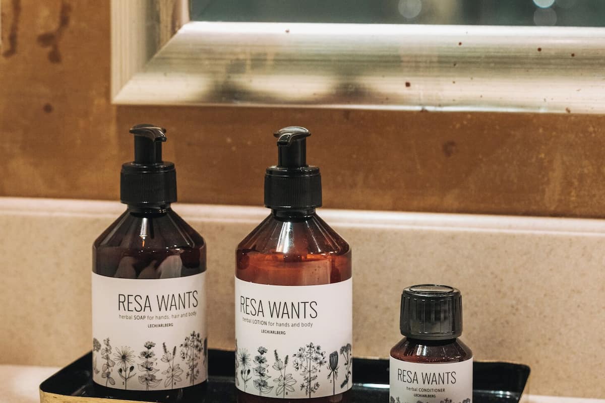 luxury double room (hasenfluh) | bathroom amenities | free toiletries, hair dryer, bathrobes, slippers