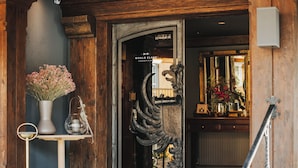 A wooden door with a decorative mirror and a sign indicating a World Class Competition. - Der Berghof (Lech am Arlberg)