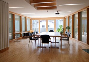 Serveert lunch en diner, regionale gerechten