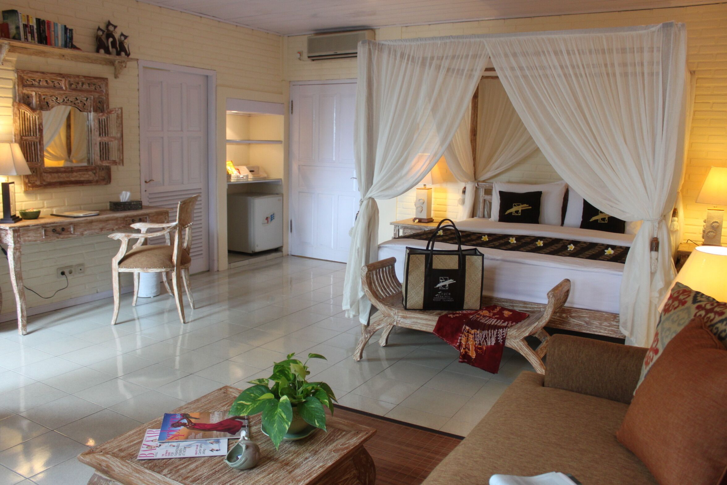 deluxe double room, ocean view | 1 bedroom, minibar, in-room safe, desk