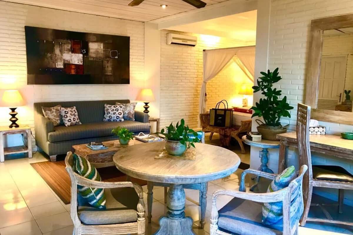 Executive Double Room, 1 Bedroom, Beach View, Beachfront | Living area