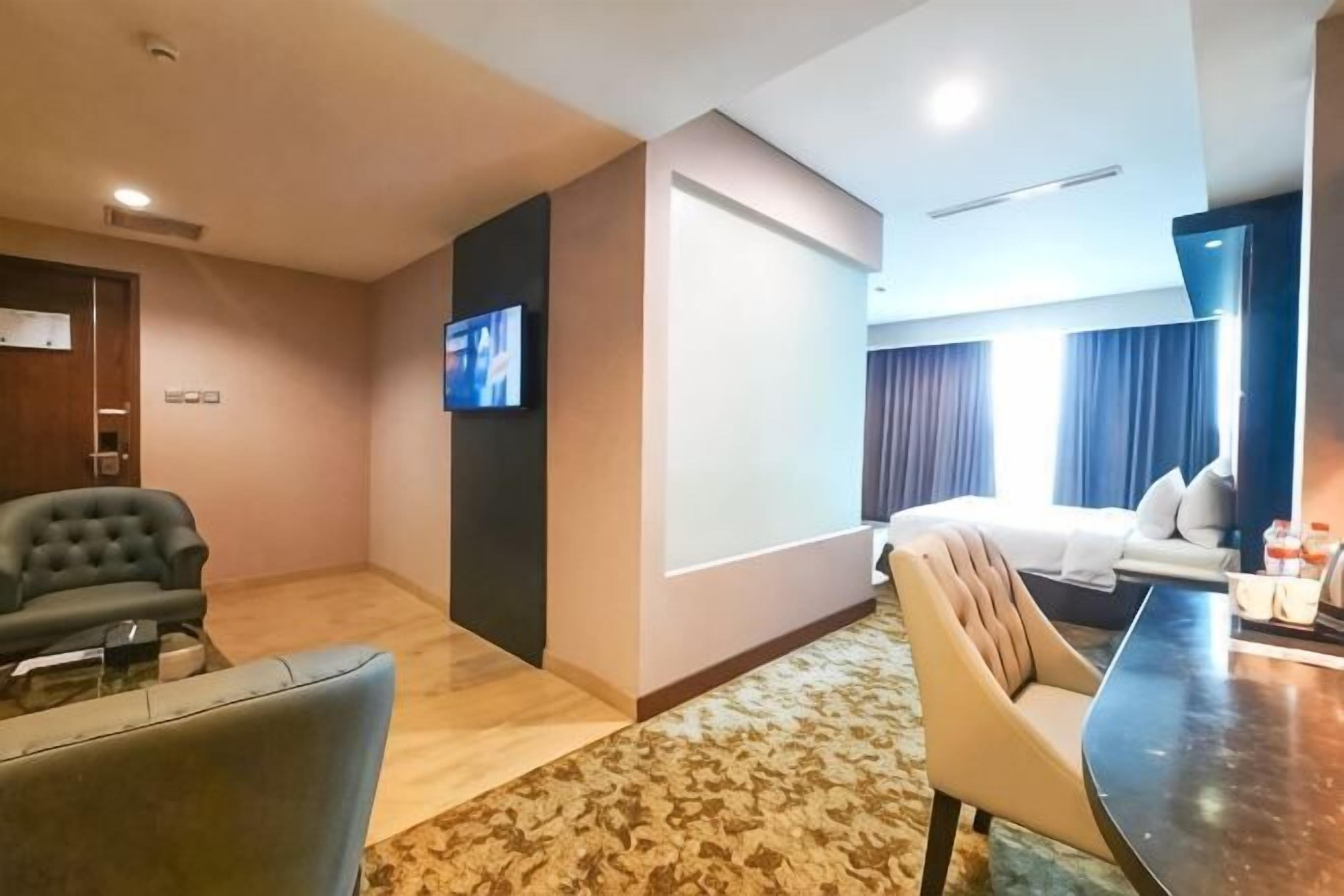 In-room safe, desk, iron/ironing board, free WiFi