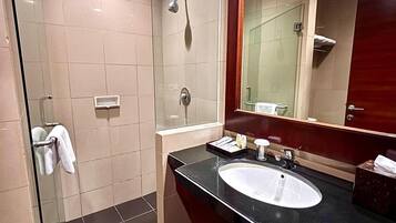 Free toiletries, hair dryer, bidet