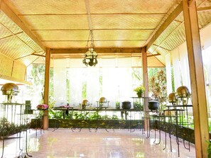 Outdoor dining - Toraja Misiliana (Rinding Batu)