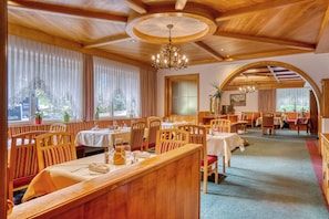 Lunch and dinner served  - Hotel Erika (Nauders)